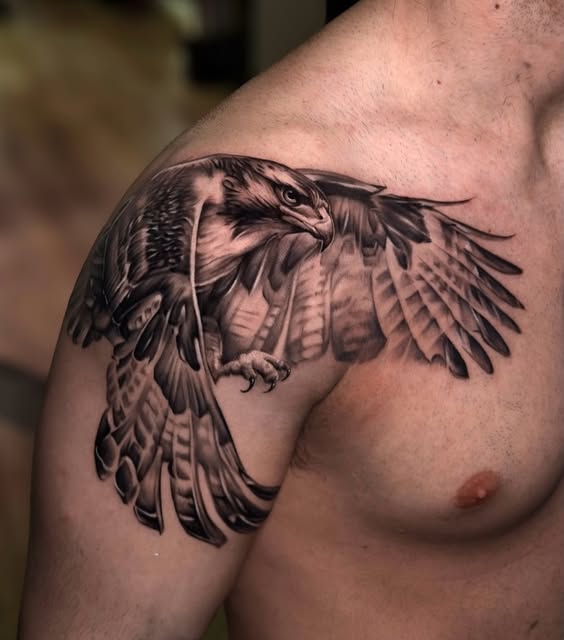 Realistic eagle tattoo on the shoulder